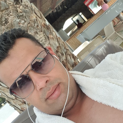 Hamza j.