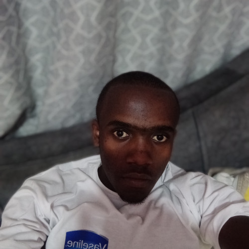 Junior  E. profile photo