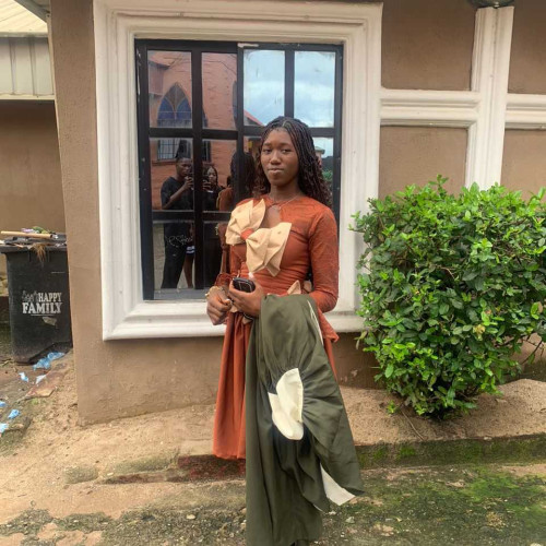 louchi j. profile photo