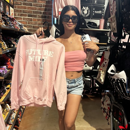 nicole  e.