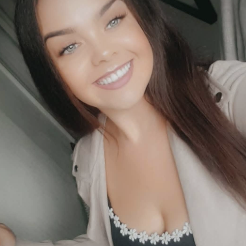 Ellie L.
