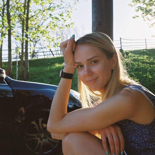 Elen L.
