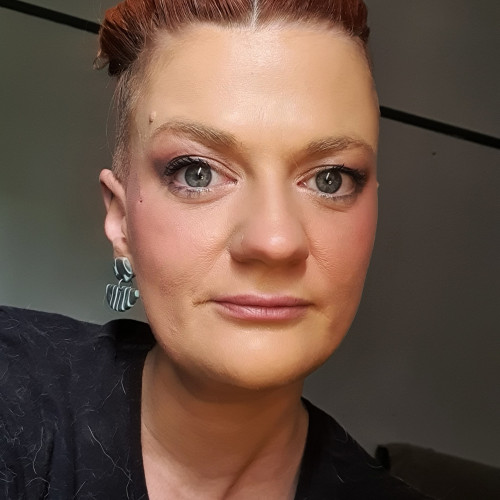 Yolande L. profile photo