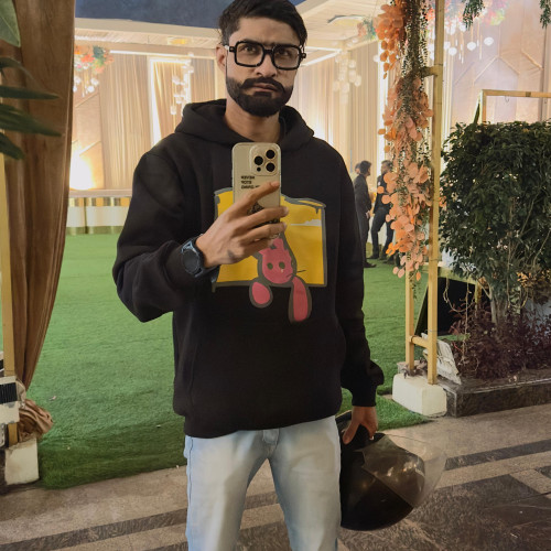 Azee L. profile photo