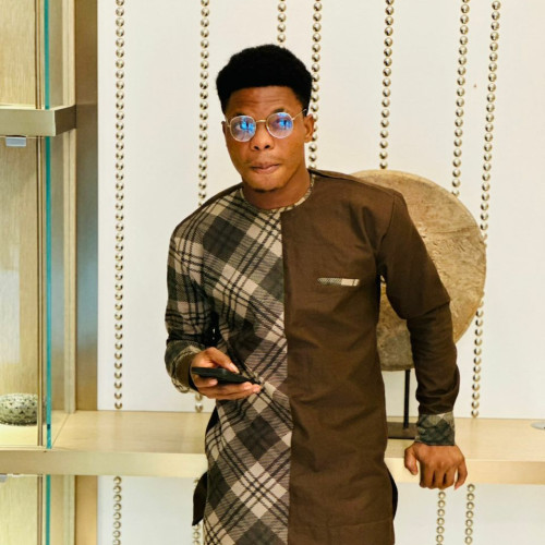 Akinadewo  A.
