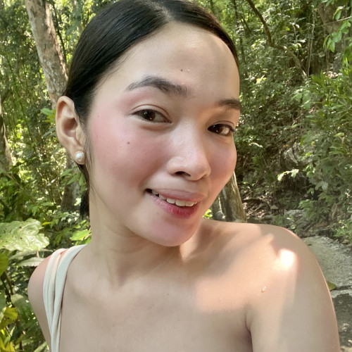 violet  L. profile photo