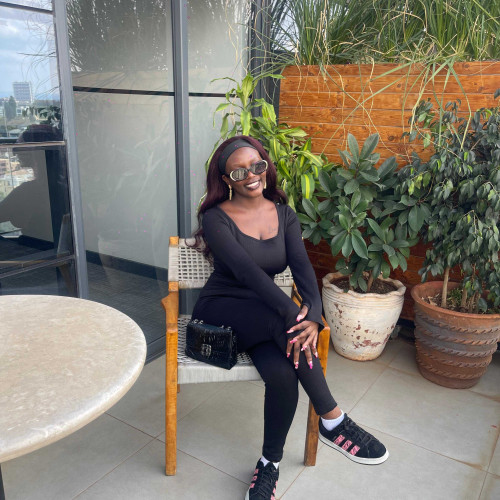 dee l. profile photo