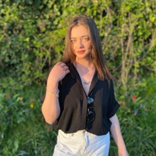 Elise  P. profile photo