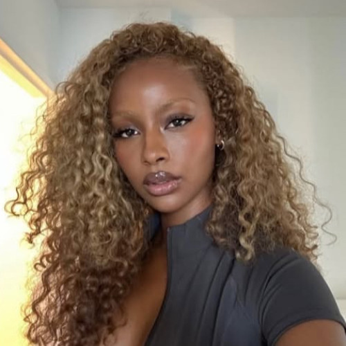 Momee L. profile photo