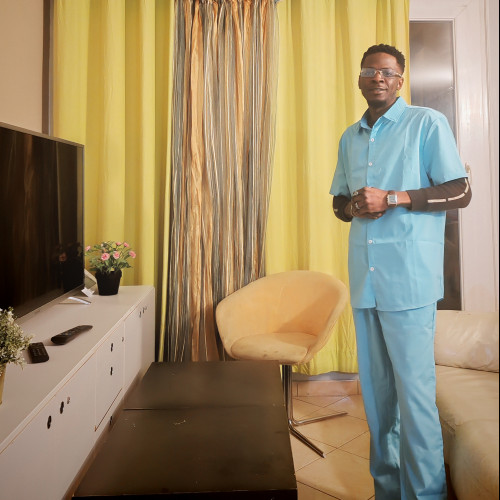 Kamar dine  R. profile photo