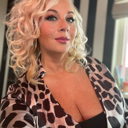 Alexa V.