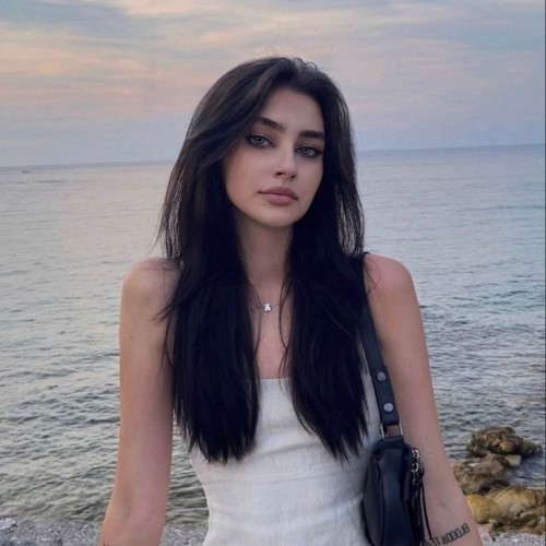 Nicole e.