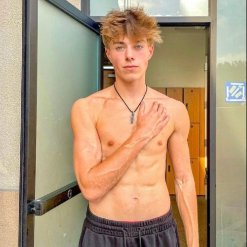 bravoiman  . profile photo