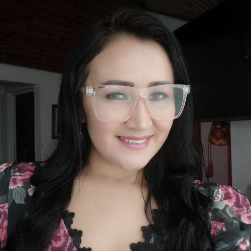 Claudia F.