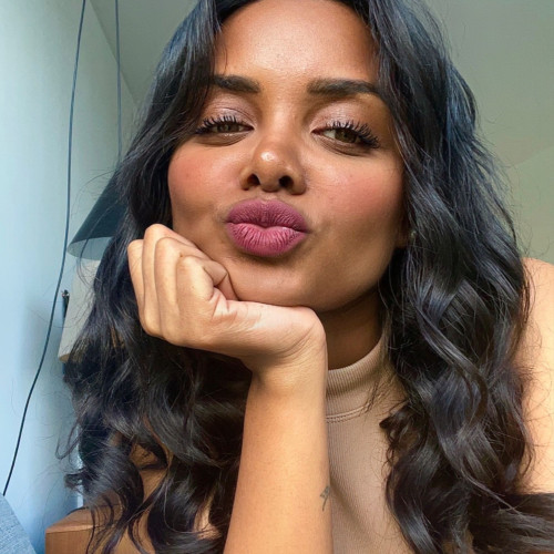 Thaina S.