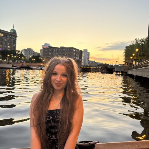 melika g.