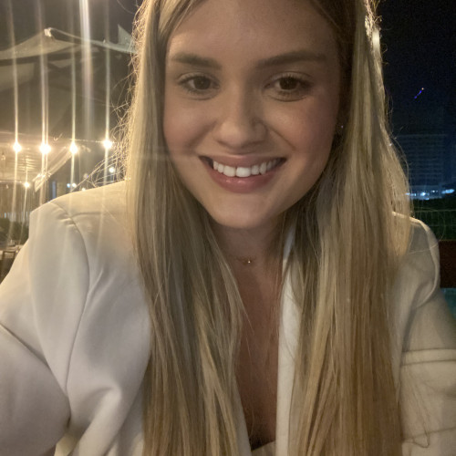 Carolina Vitória  D. profile photo