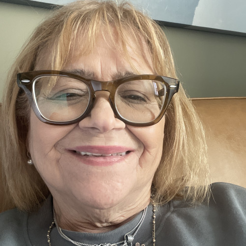 iris p. profile photo