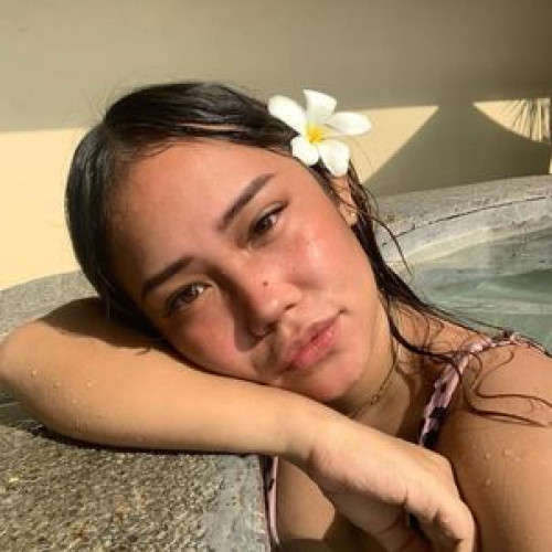 Bee C. profile photo