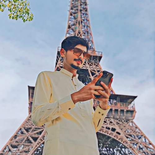 Akbar  L.