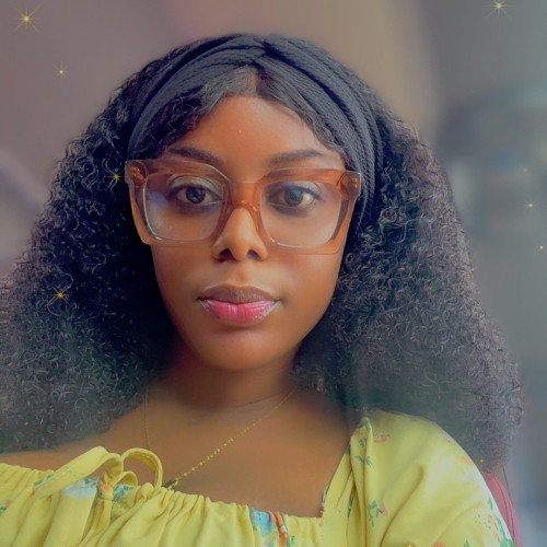 Queenie R. profile photo