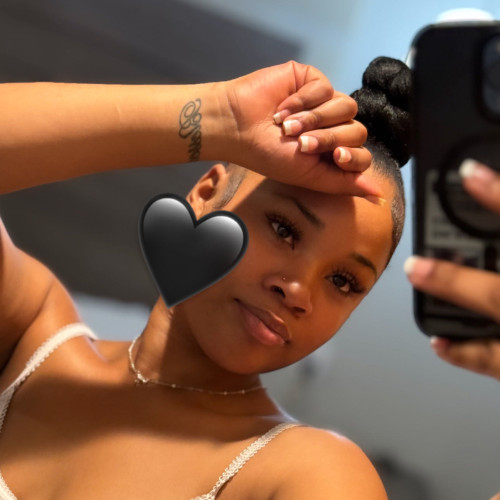 launa C. profile photo