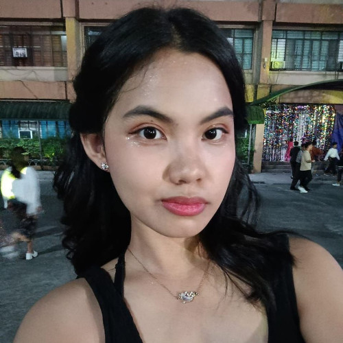 Queenie M. profile photo