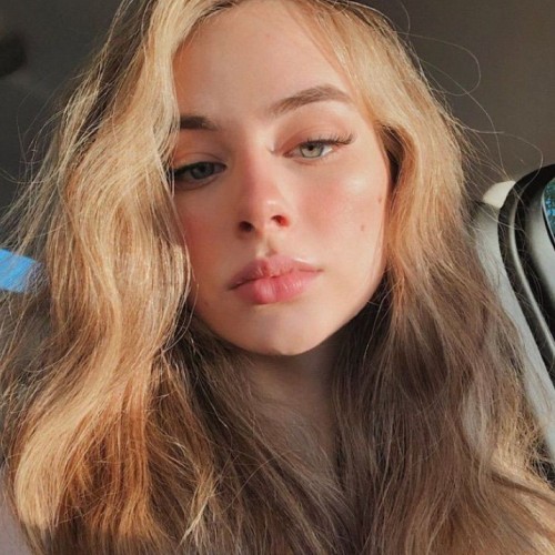 Sandra  a.