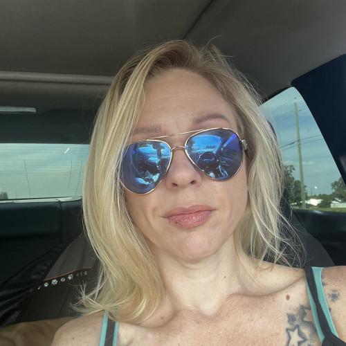 april r. profile photo