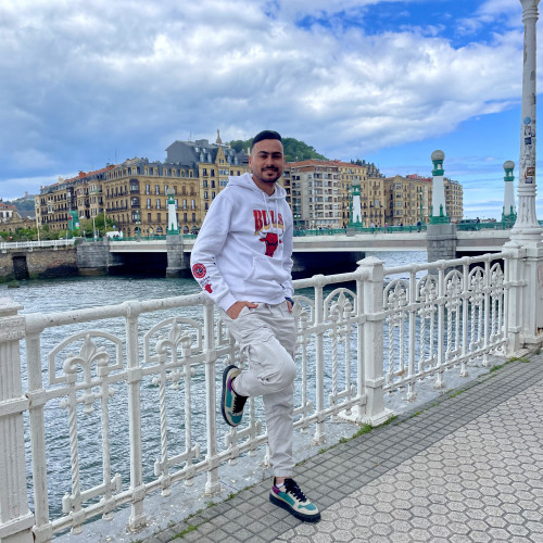 Adil E.