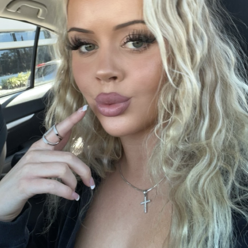 Mia T.