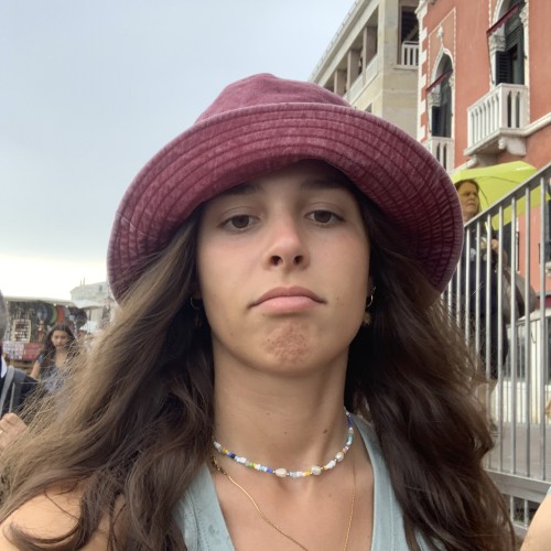 Joana V.