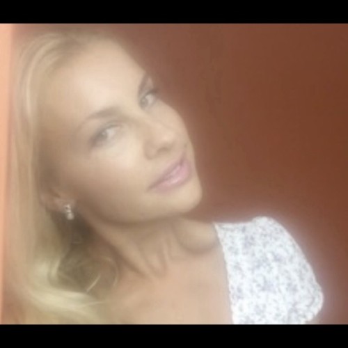 Elena V.