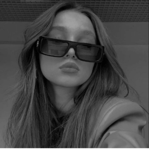 Mouna b.