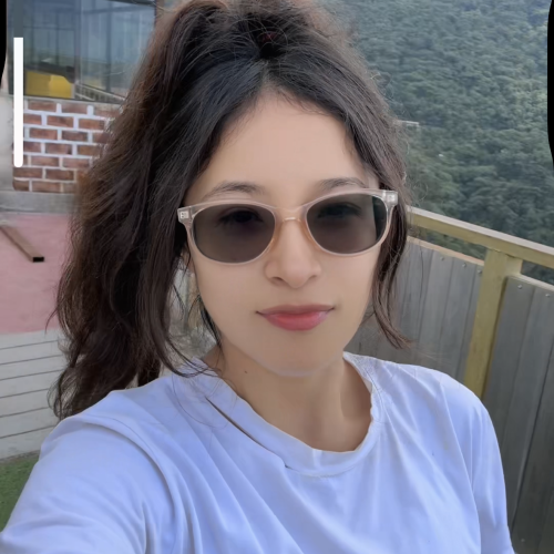 Dani E.