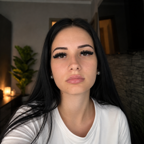 laura k. profile photo