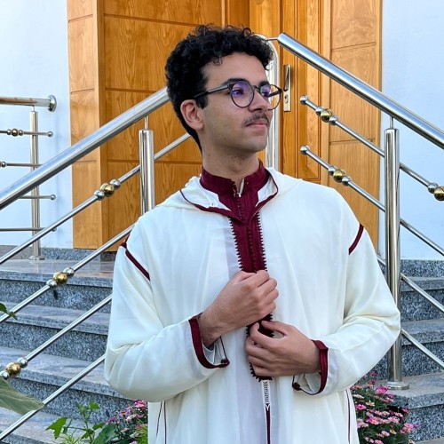 Ilyas L.