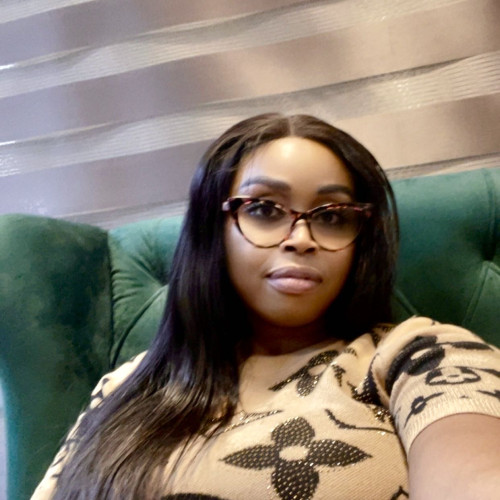 Kiki D.