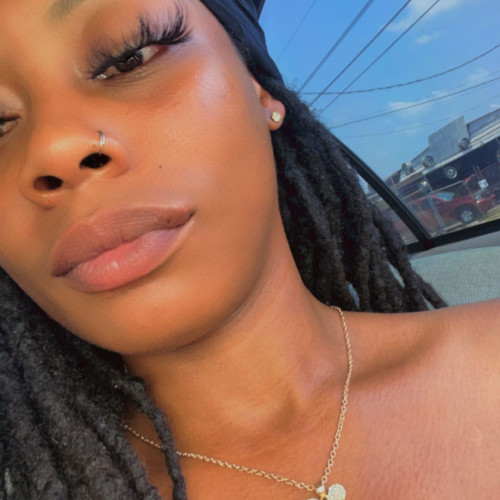 Dee  L. profile photo