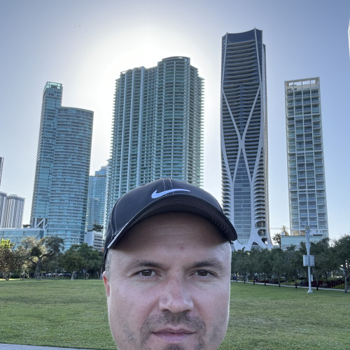 e09091986 Е. profile photo