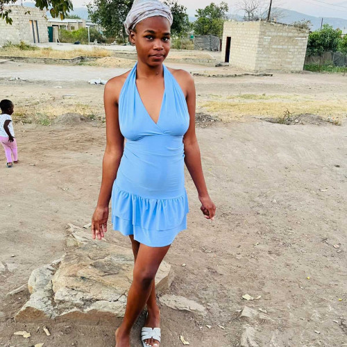 khethiwe n. profile photo