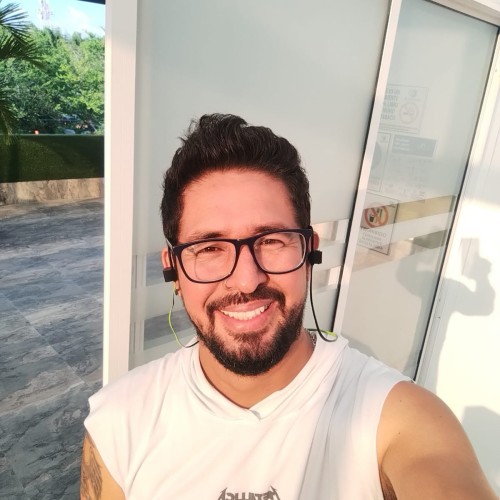 oscar q. profile photo