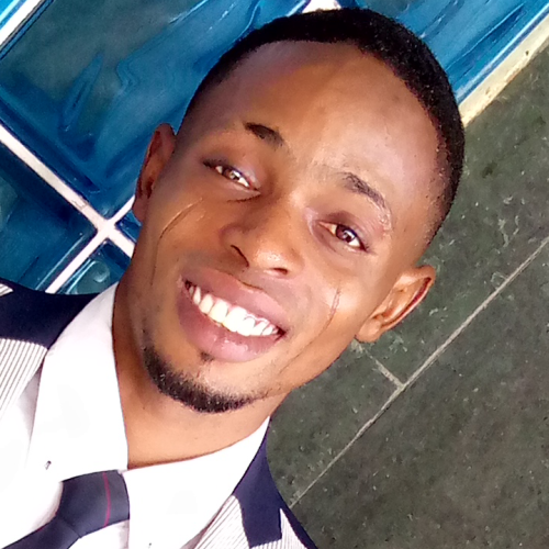 AYOMI M.