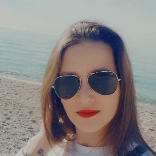Simona B.