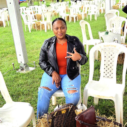 Meg w. profile photo