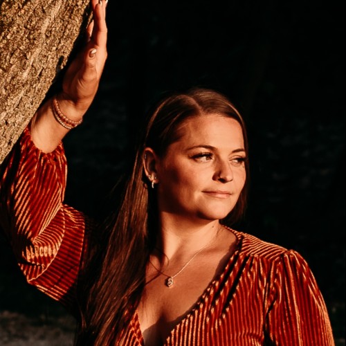 Lindsee C.