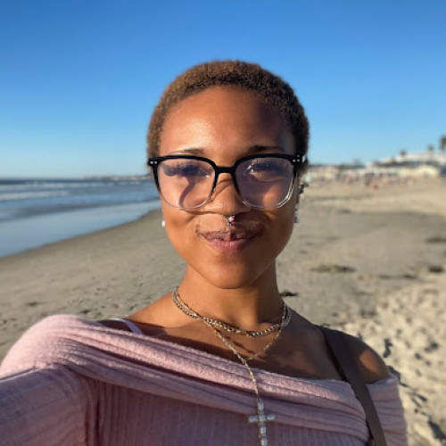 Bee H. profile photo