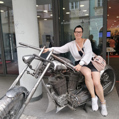 Sylvia  L. profile photo
