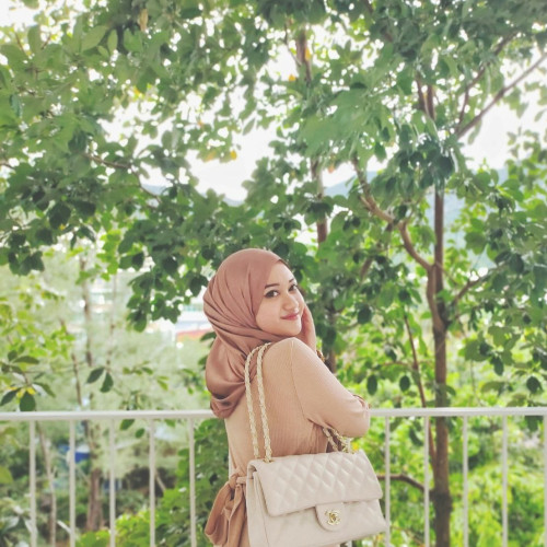 Ayunie Y.
