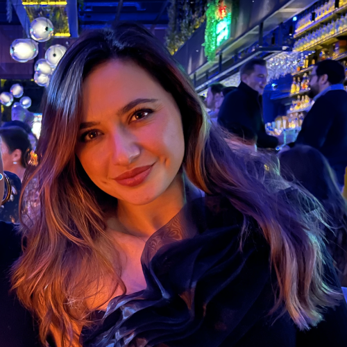 Yanina I.